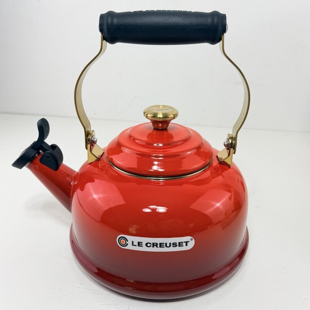 Le Creuset Classic Whistling Kettle 1.7 QT/1.6L Cerise w Gold Knob & Rims NWT